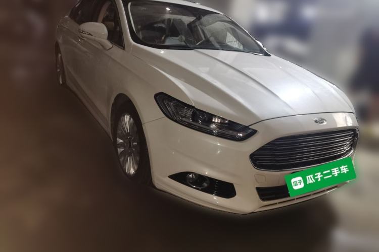 Used Ford Mondeo 2013 2.0L GTDi 200 Luxury Model Front Right 45 Deg