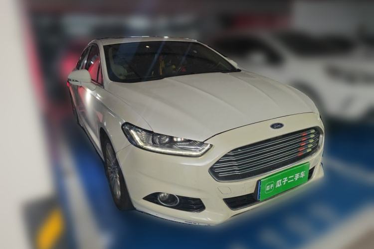 Used Ford Mondeo 2013 2.0L GTDi 200 Luxury Model Front Right 45 Deg