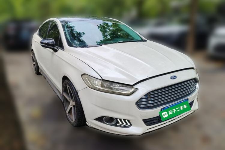 Used Ford Mondeo 2013 2.0L GTDi 200 Luxury Model Front Right 45 Deg