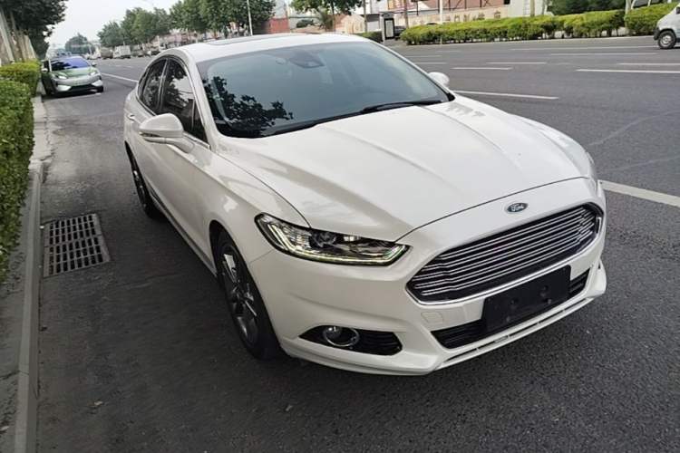 Used Ford Mondeo 2013 2.0L GTDi240 Luxury Sport Model Front Right 45 Deg