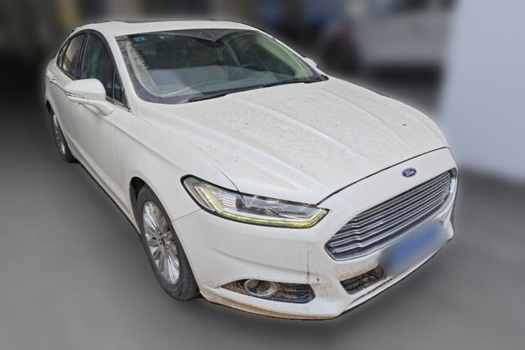 Used Ford Mondeo 2013 2.0L GTDi 200 Luxury Model Front Right 45 Deg