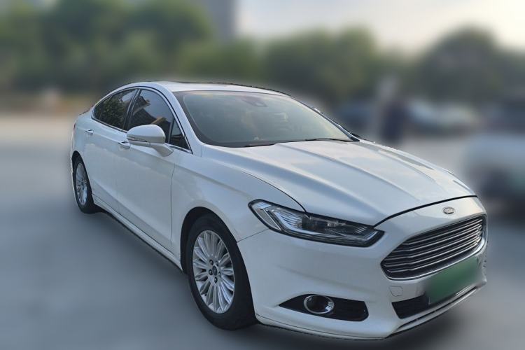 Used Ford Mondeo 2013 2.0L GTDi 200 Luxury Model Front Right 45 Deg