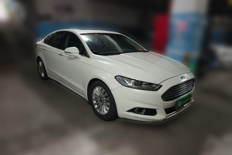 Used Ford Mondeo 2013 2.0L GTDi 200 Luxury Model Front Right 45 Deg