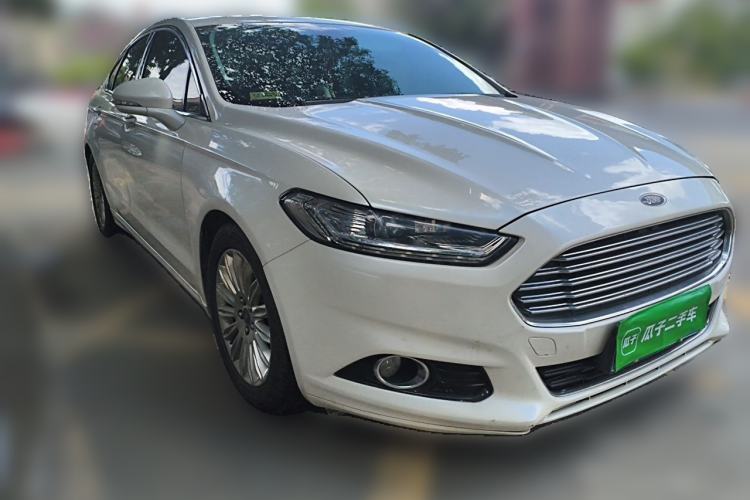 Used Ford Mondeo 2013 2.0L GTDi 200 Luxury Model Front Right 45 Deg