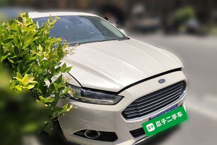 Used Ford Mondeo 2013 2.0L GTDi 200 Luxury Model Front Right 45 Deg