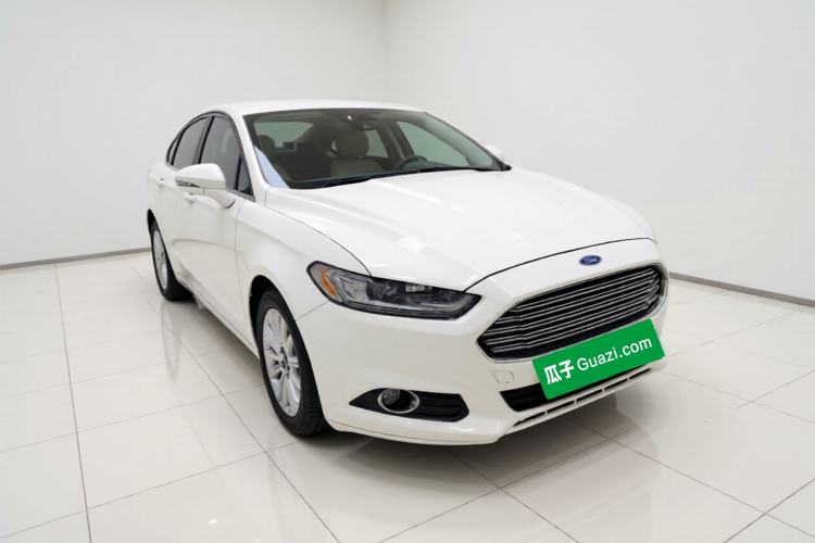 Used Ford Mondeo 2013 2.0L GTDi 200 Luxury Model Front Right 45 Deg