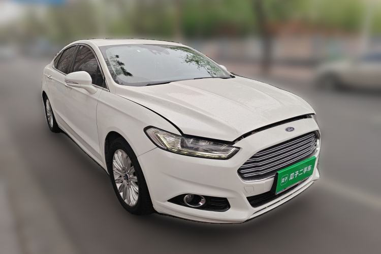 Used Ford Mondeo 2013 2.0L GTDi 200 Luxury Model Front Right 45 Deg
