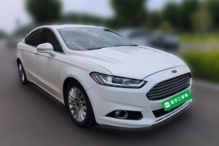 Used Ford Mondeo 2013 2.0L GTDi 200 Luxury Model Front Right 45 Deg