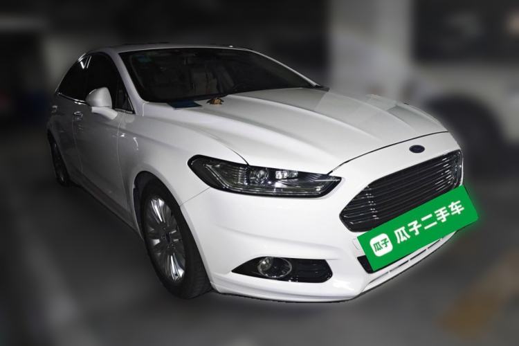 Used Ford Mondeo 2013 2.0L GTDi 200 Luxury Model Front Right 45 Deg