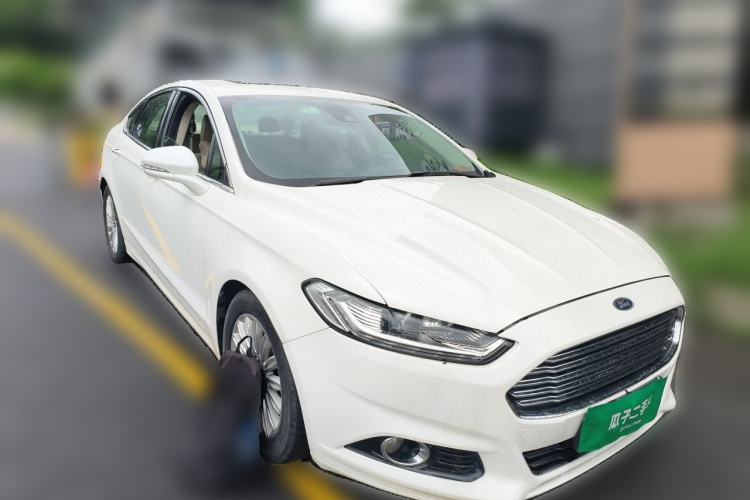 Used Ford Mondeo 2013 2.0L GTDi 200 Luxury Model Front Right 45 Deg