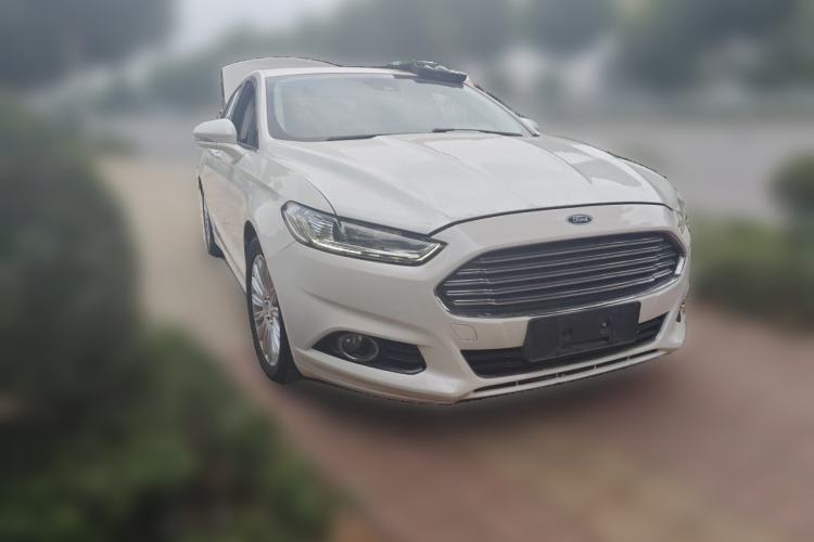 Used Ford Mondeo 2013 2.0L GTDi 200 Luxury Model Front Right 45 Deg