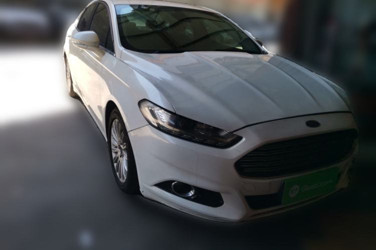 Used Ford Mondeo 2013 2.0L GTDi 200 Luxury Model Front Right 45 Deg
