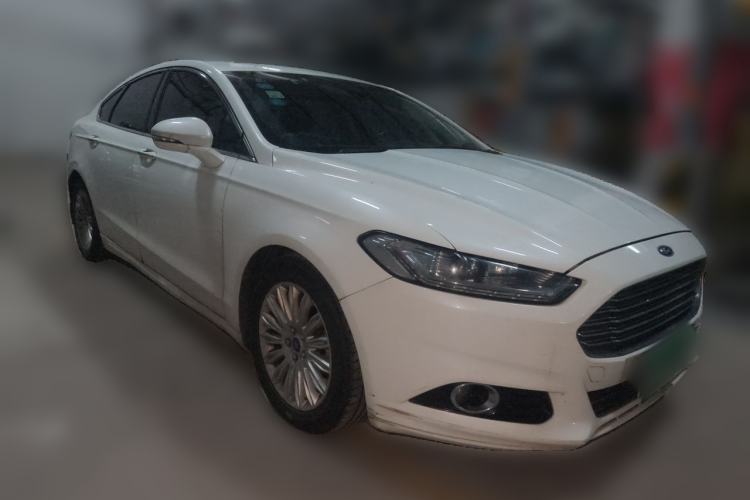 Used Ford Mondeo 2013 2.0L GTDi 200 Luxury Model Front Right 45 Deg