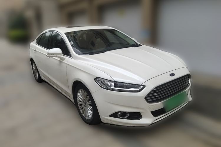 Used Ford Mondeo 2013 2.0L GTDi 200 Luxury Model Front Right 45 Deg