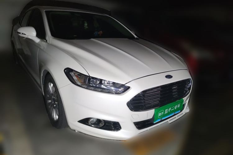 Used Ford Mondeo 2013 2.0L GTDi 200 Luxury Model Front Right 45 Deg