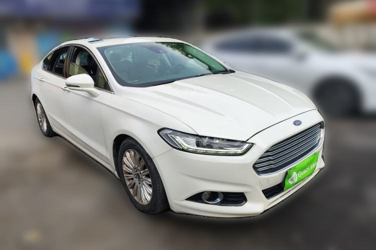 Used Ford Mondeo 2013 2.0L GTDi 200 Luxury Model Front Right 45 Deg