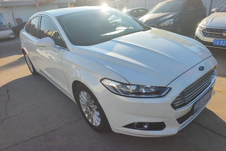 Used Ford Mondeo 2013 2.0L GTDi 200 Fashion Edition Front Right 45 Deg