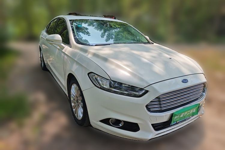 Used Ford Mondeo 2013 2.0L GTDi 200 Luxury Model Front Right 45 Deg