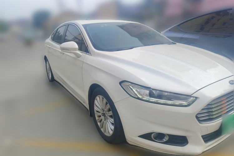 Used Ford Mondeo 2013 2.0L GTDi 200 Luxury Model Front Right 45 Deg