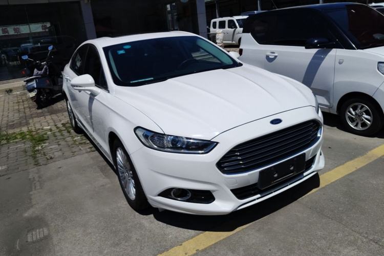 Used Ford Mondeo 2013 2.0L GTDi 200 Fashion Edition Front Right 45 Deg