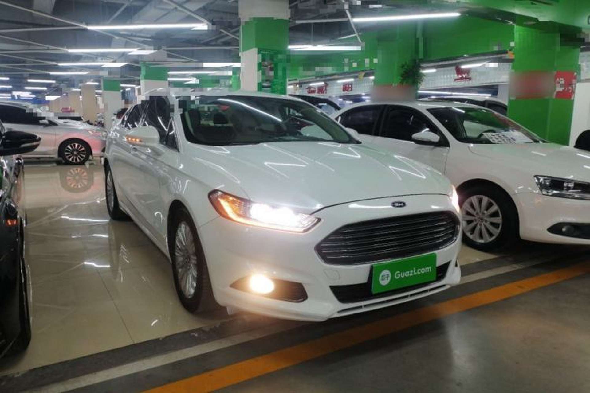 Used Ford Mondeo 2013 2.0L GTDi 200 Luxury Model Front Right 45 Deg