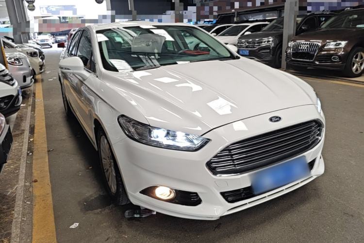 Used Ford Mondeo 2013 2.0L GTDi 200 Luxury Model Front Right 45 Deg