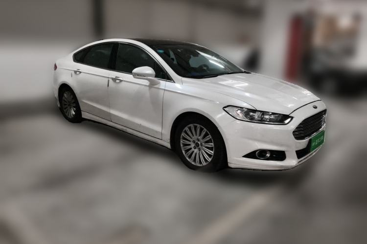 Used Ford Mondeo 2013 2.0L GTDi 200 Luxury Model Front Right 45 Deg