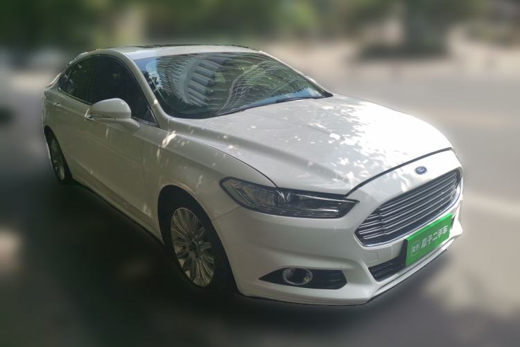 Used Ford Mondeo 2013 2.0L GTDi 200 Luxury Model Front Right 45 Deg