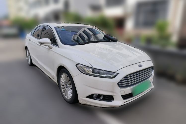 Used Ford Mondeo 2013 2.0L GTDi 200 Luxury Model Front Right 45 Deg