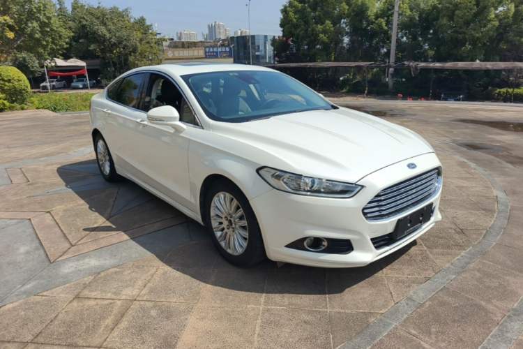 Used Ford Mondeo 2013 2.0L GTDi 200 Fashion Edition Front Right 45 Deg