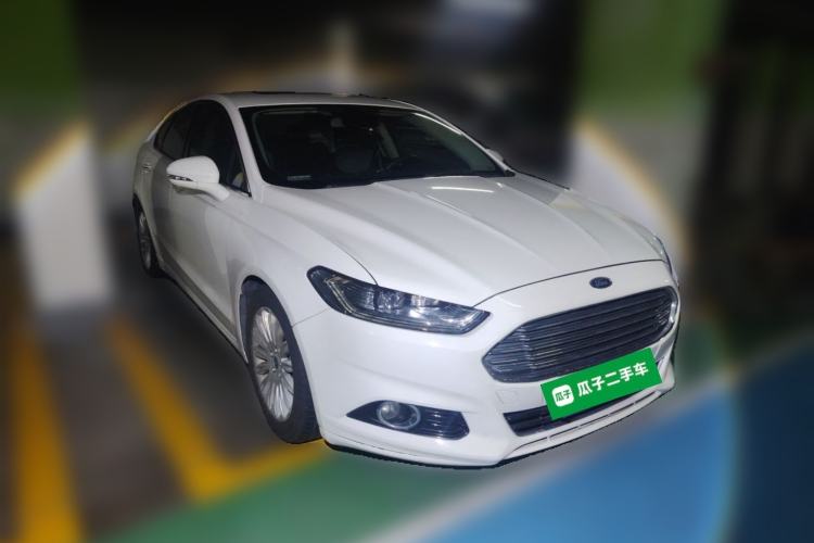Used Ford Mondeo 2013 2.0L GTDi 200 Luxury Model Front Right 45 Deg