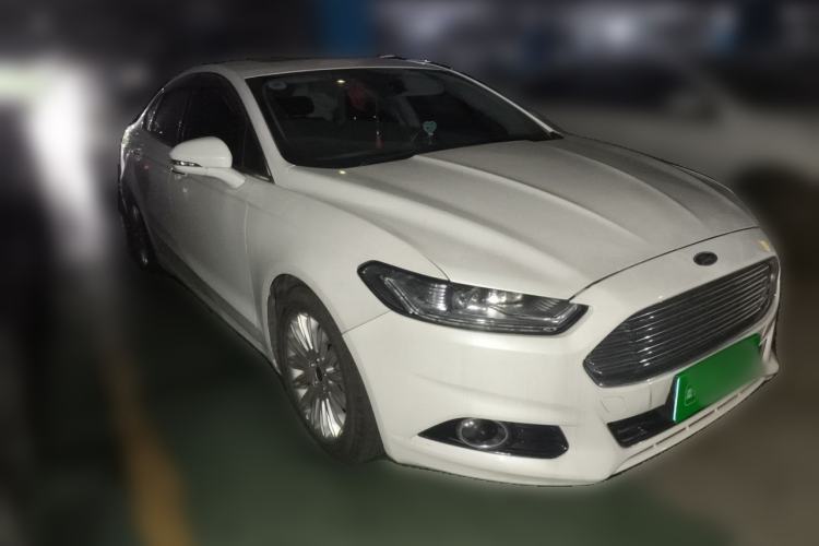 Used Ford Mondeo 2013 2.0L GTDi 200 Luxury Model Front Right 45 Deg
