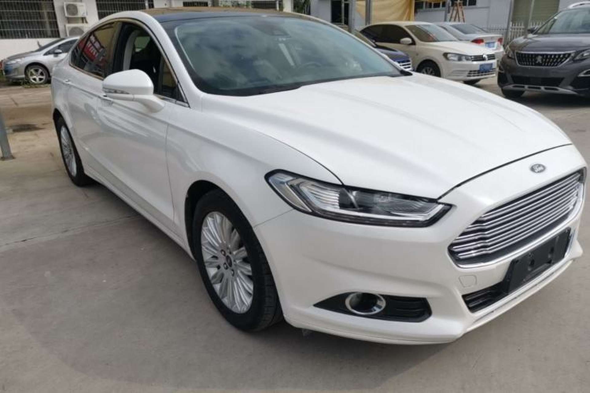 Used Ford Mondeo 2013 2.0L GTDi 200 Fashion Edition Front Right 45 Deg