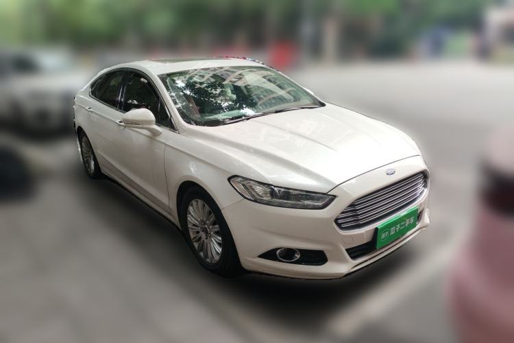 Used Ford Mondeo 2013 2.0L GTDi 200 Luxury Model Front Right 45 Deg