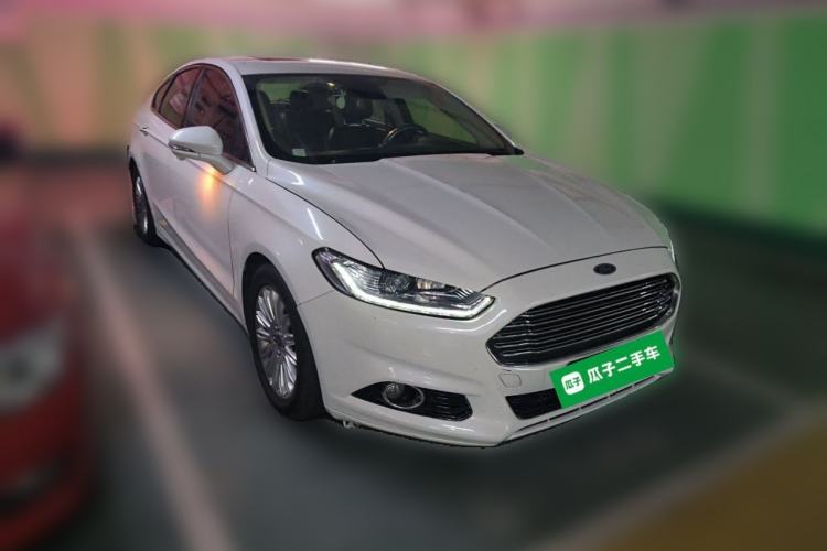Used Ford Mondeo 2013 2.0L GTDi 200 Luxury Model Front Right 45 Deg
