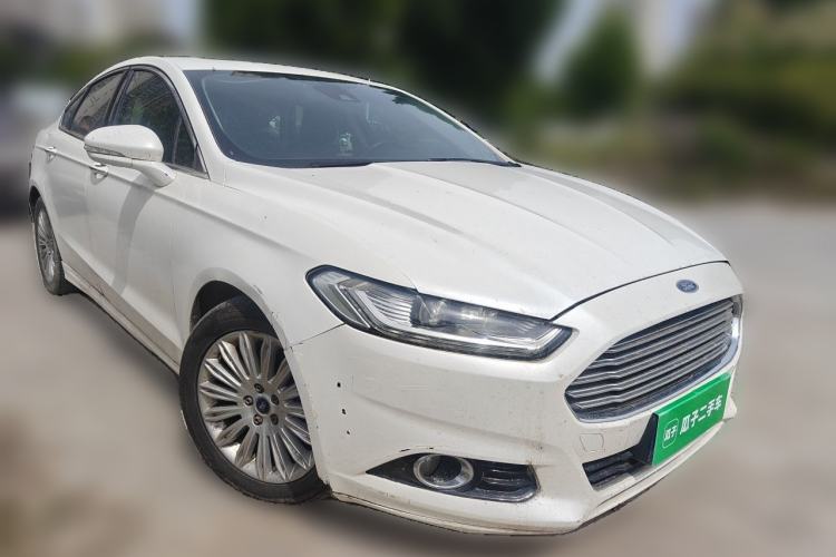 Used Ford Mondeo 2013 2.0L GTDi 200 Luxury Model Front Right 45 Deg