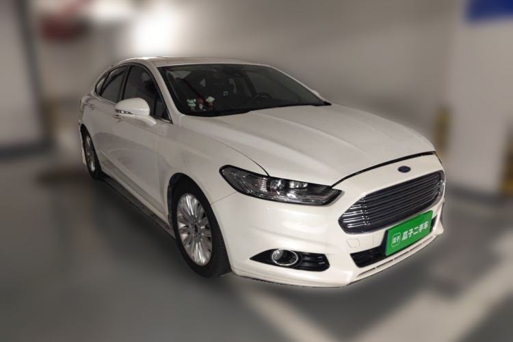 Used Ford Mondeo 2013 2.0L GTDi 200 Luxury Model Front Right 45 Deg