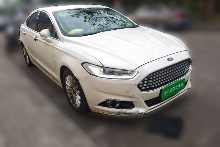 Used Ford Mondeo 2013 2.0L GTDi 200 Luxury Model Front Right 45 Deg