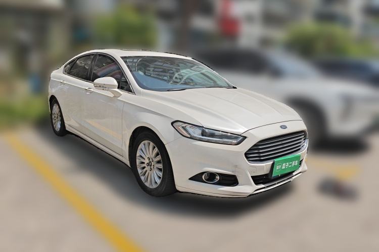 Used Ford Mondeo 2013 2.0L GTDi 200 Luxury Model Front Right 45 Deg
