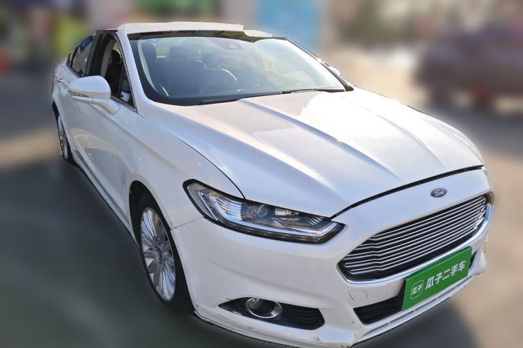 Used Ford Mondeo 2013 2.0L GTDi 200 Luxury Model Front Right 45 Deg