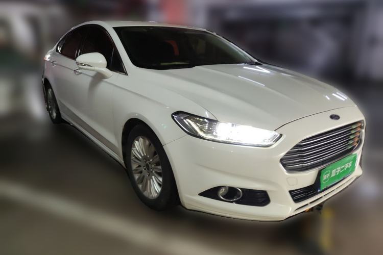 Used Ford Mondeo 2013 2.0L GTDi 200 Luxury Model Front Right 45 Deg