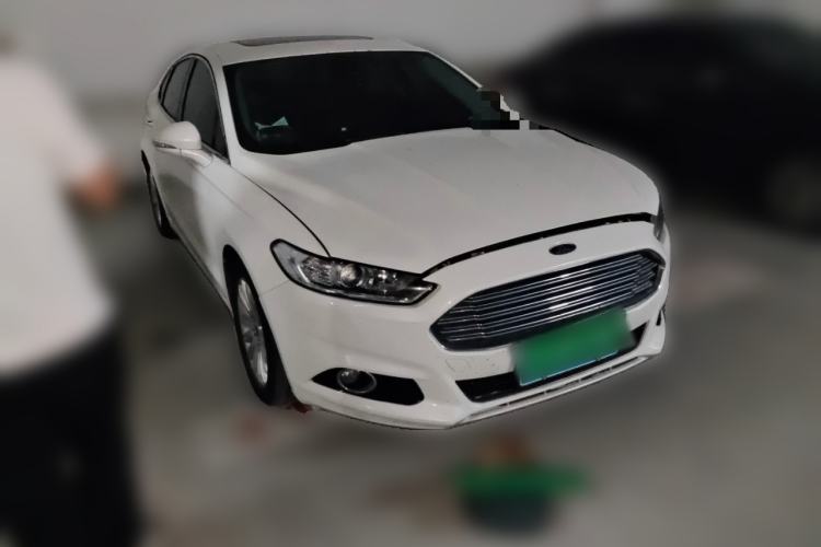 Used Ford Mondeo 2013 2.0L GTDi 200 Fashion Edition Front Right 45 Deg