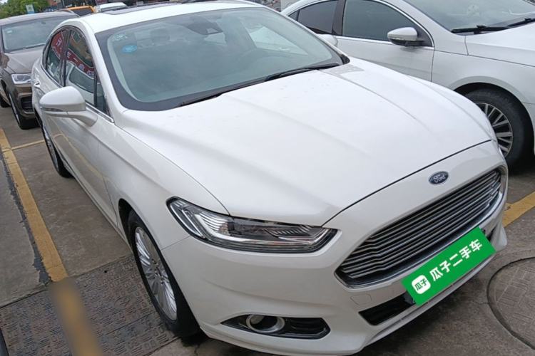 Used Ford Mondeo 2013 2.0L GTDi 200 Luxury Model Front Right 45 Deg