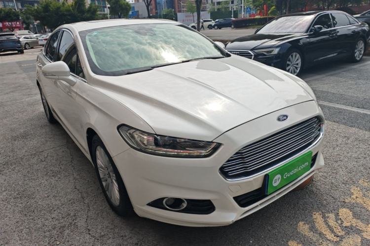 Used Ford Mondeo 2013 2.0L GTDi 200 Luxury Model Front Right 45 Deg