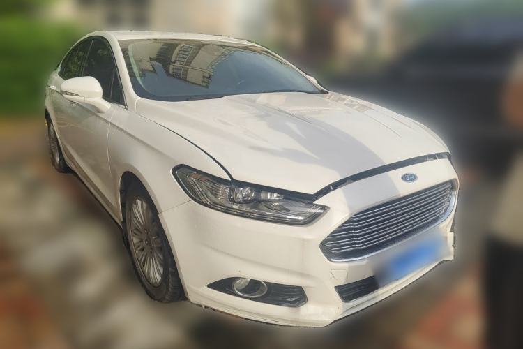 Used Ford Mondeo 2013 2.0L GTDi 200 Luxury Model Front Right 45 Deg