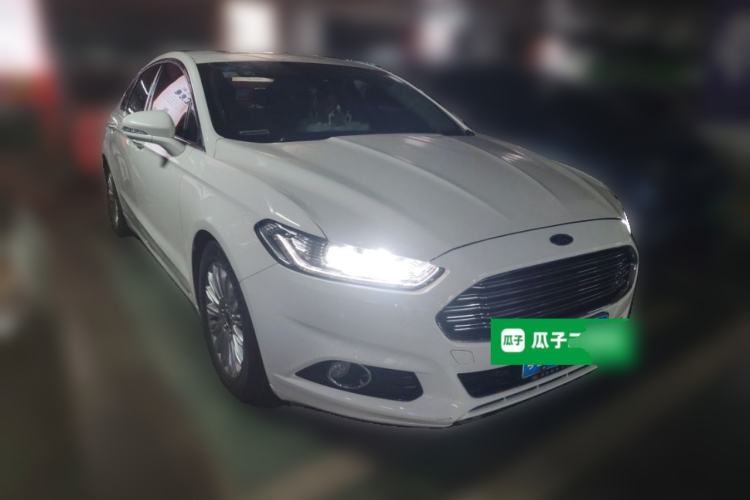 Used Ford Mondeo 2013 2.0L GTDi 200 Luxury Model Front Right 45 Deg