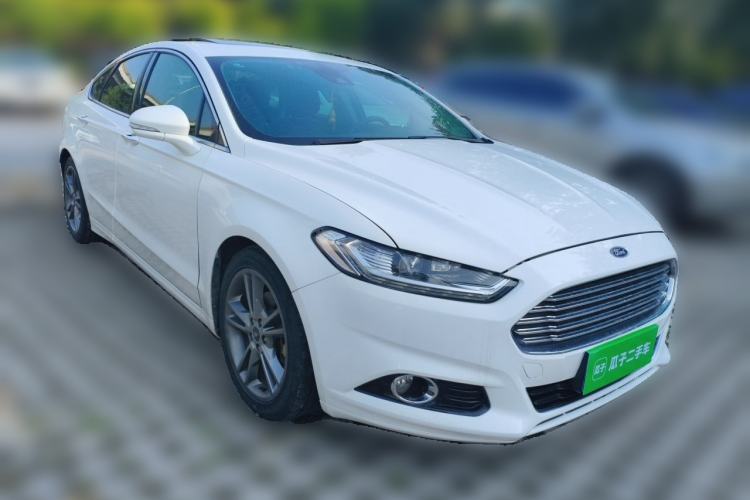 Used Ford Mondeo 2013 2.0L GTDi 200 Luxury Model Front Right 45 Deg