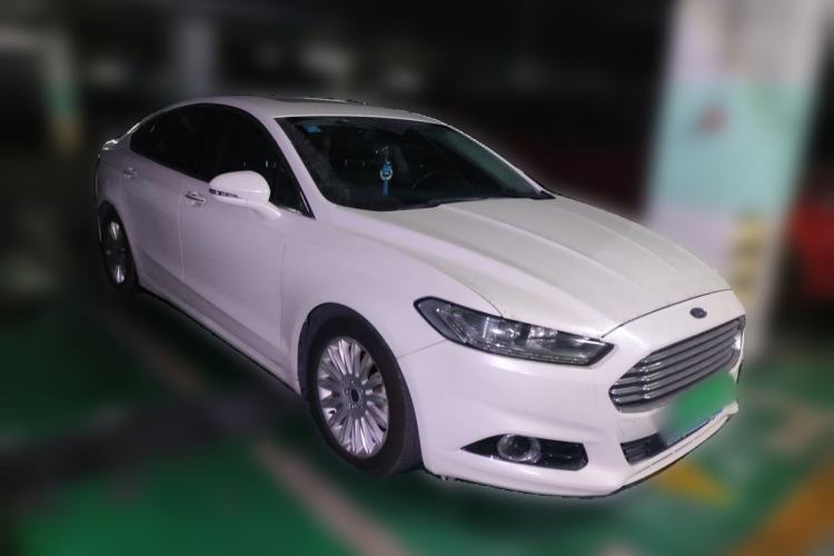 Used Ford Mondeo 2013 2.0L GTDi 200 Luxury Model Front Right 45 Deg