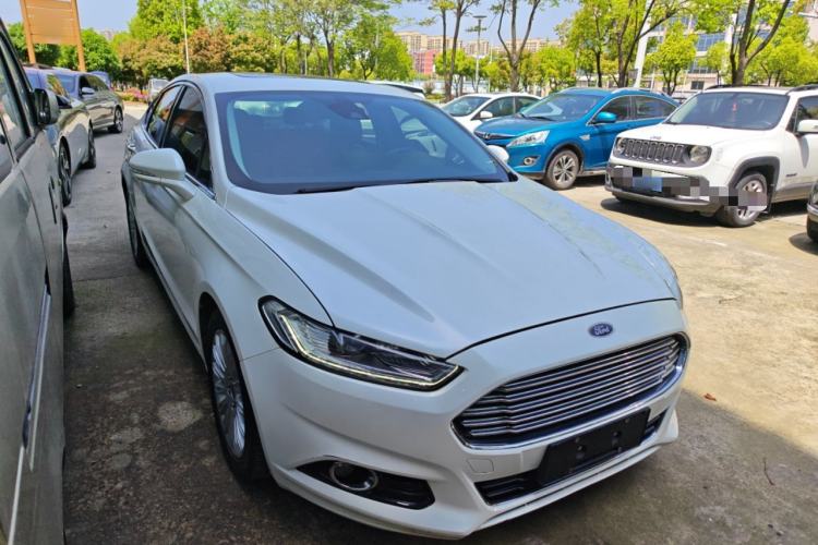 Used Ford Mondeo 2013 2.0L GTDi 200 Luxury Model Front Right 45 Deg