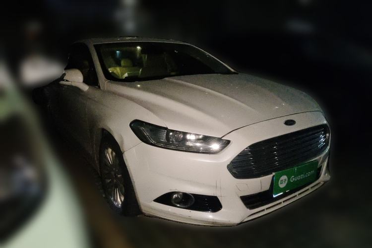 Used Ford Mondeo 2013 2.0L GTDi 200 Luxury Model Front Right 45 Deg